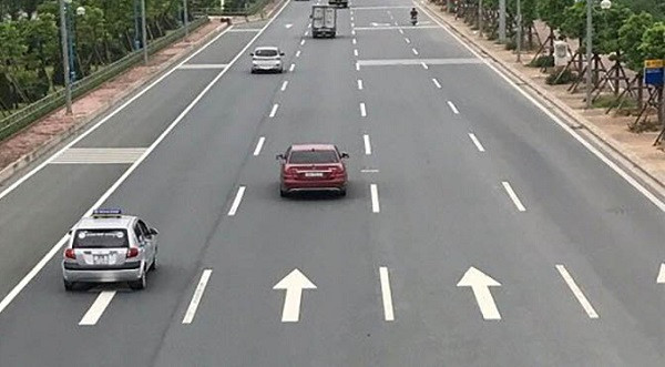 đường một chiều có 2 làn xe cơ giới trở lên